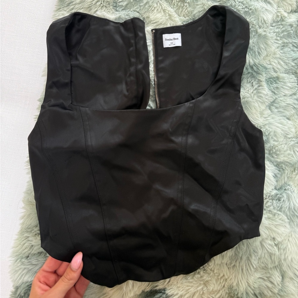 Aritzia Sunday Best Black Crop Top